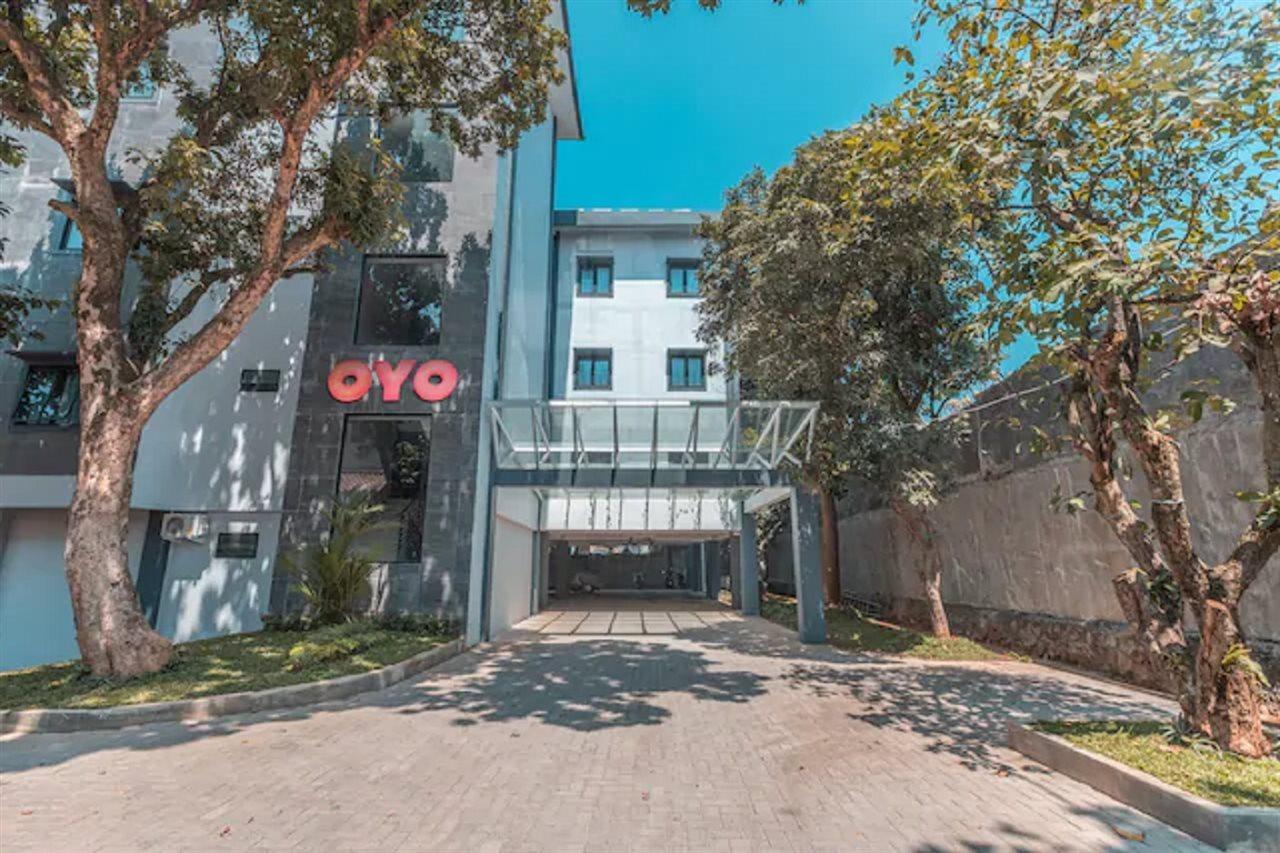 Oyo 1329 Tanjung Pakuan Hotel