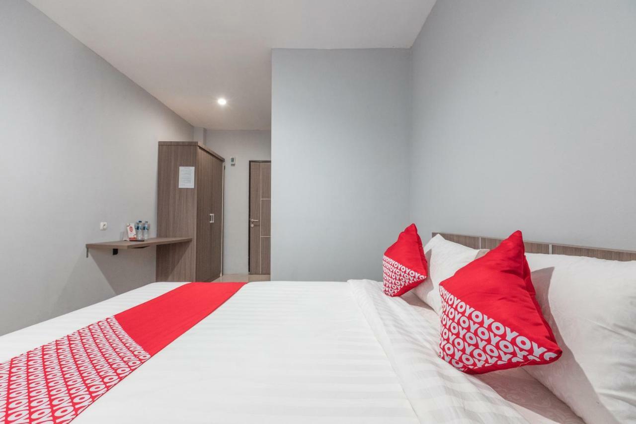 Oyo 1329 Tanjung Pakuan Hotel 2*
