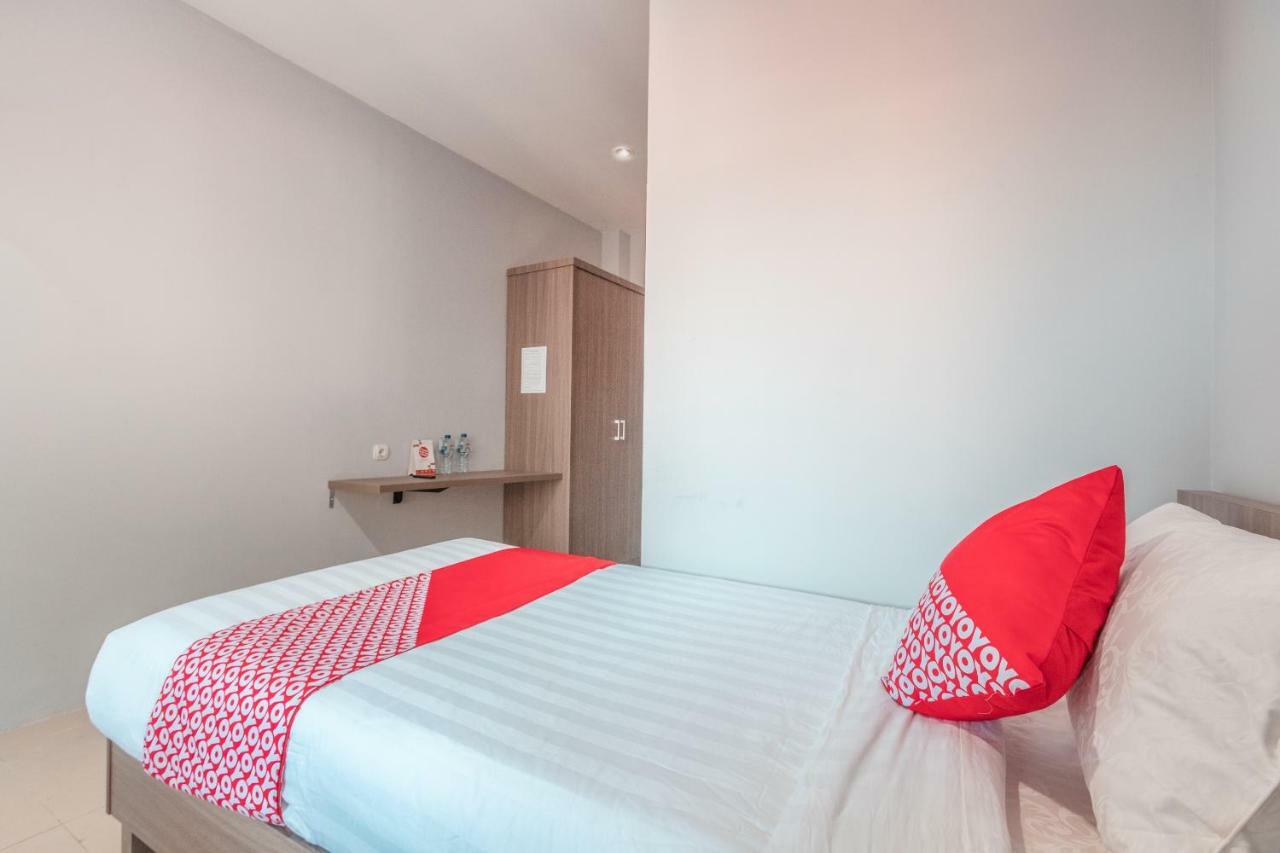 Oyo 1329 Tanjung Pakuan Hotel 2*