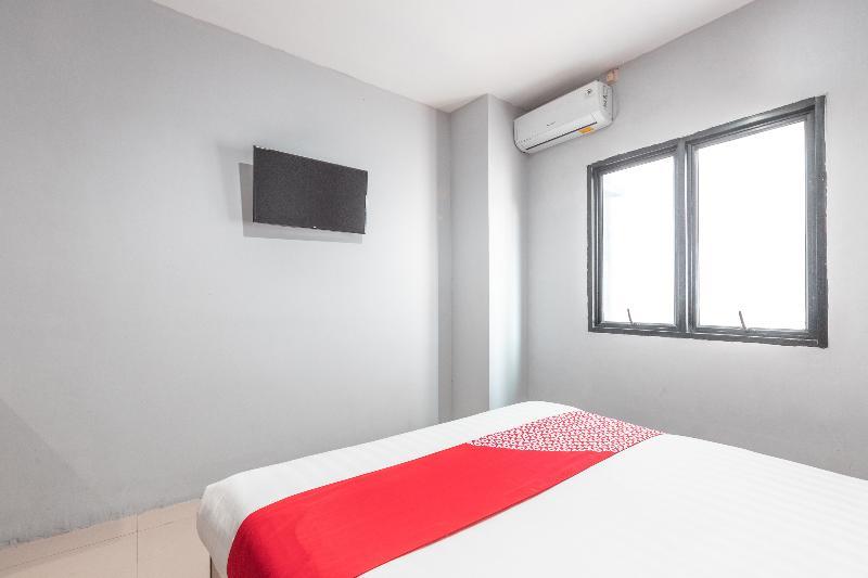Hotel Oyo 1329 Tanjung Pakuan 2*